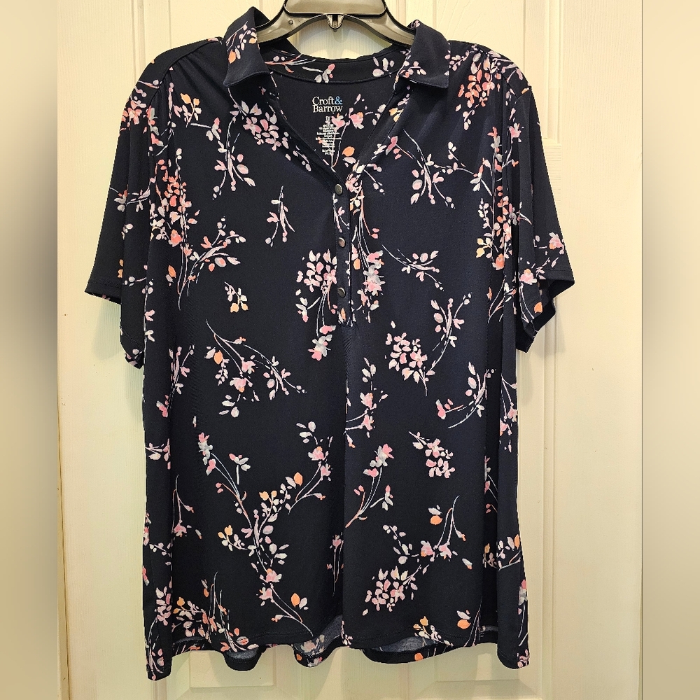 Croft & Barrow Women's Navy Floral Shirt with Collar - 1X